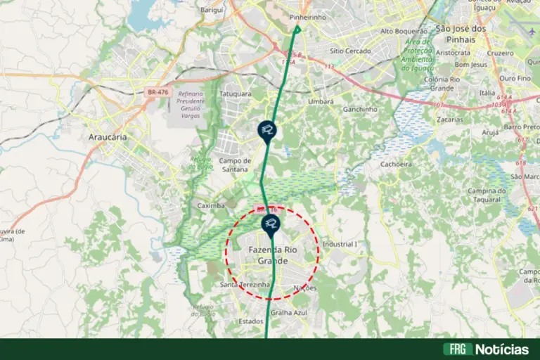 Mapa de satélite mostrando o trajeto da rodovia BR-116 conectando Curitiba a Fazenda Rio Grande. Uma linha verde destaca a rodovia, com dois ícones de pedágio indicando praças de cobrança. Um círculo tracejado vermelho destaca a área urbana de Fazenda Rio Grande. O logo do FRG Notícias está no canto inferior direito.