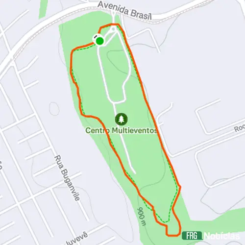 Mapa digital da área verde do Centro Multieventos em Fazenda Rio Grande. Sobre o mapa, uma linha contínua na cor laranja destaca o trajeto completo da pista de corrida, caminhada e ciclismo, que circunda toda a extensão interna do parque.